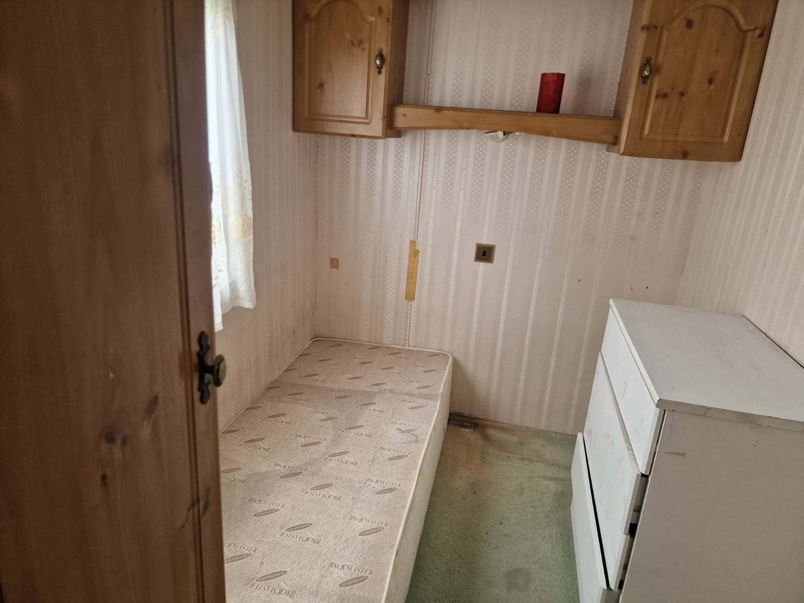 Cosalt Monaco Super 37'x12' with central heating + double glazing. WINTER PACK - Image 6