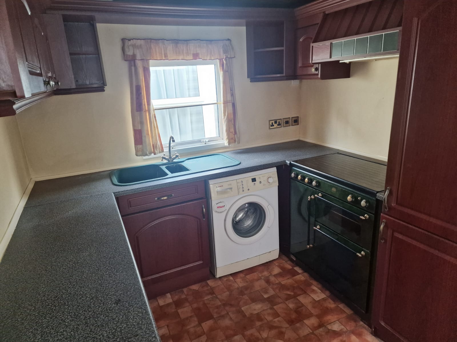 Wentworth 38' x 12' with central heating, double glazing and a full bath. WINTER PACK - Image 4