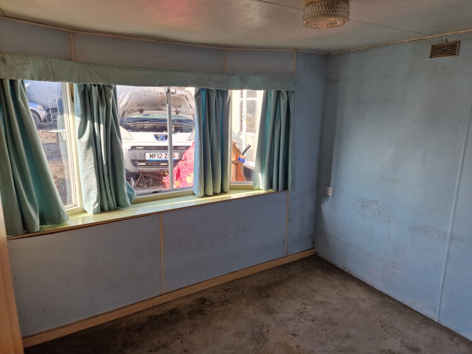 Atlas Florida 35' x 10' centre lounge - Image 10