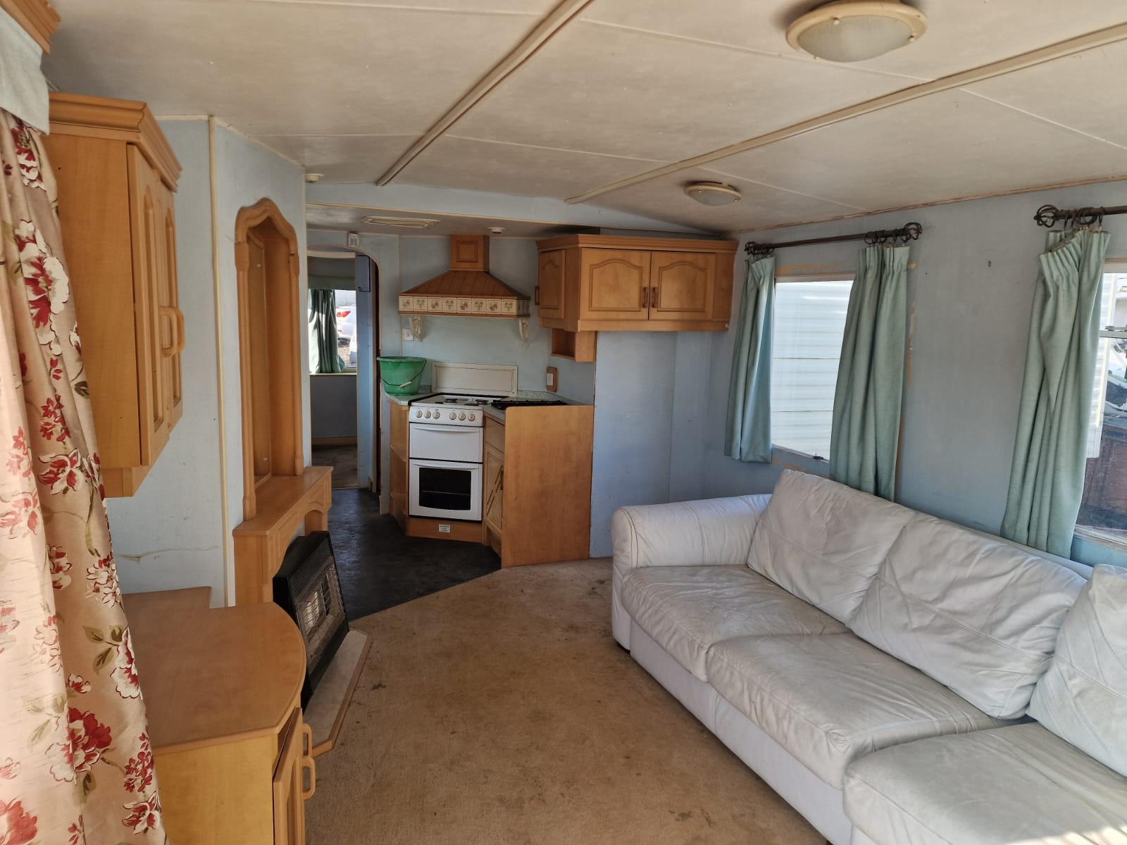 Atlas Florida 35' x 10' centre lounge - Image 4