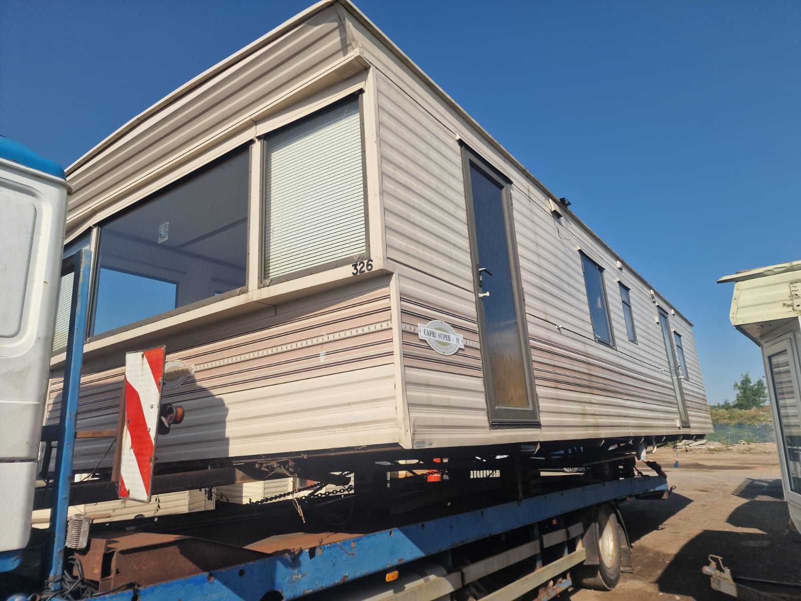 Capri Super 35' x 12'