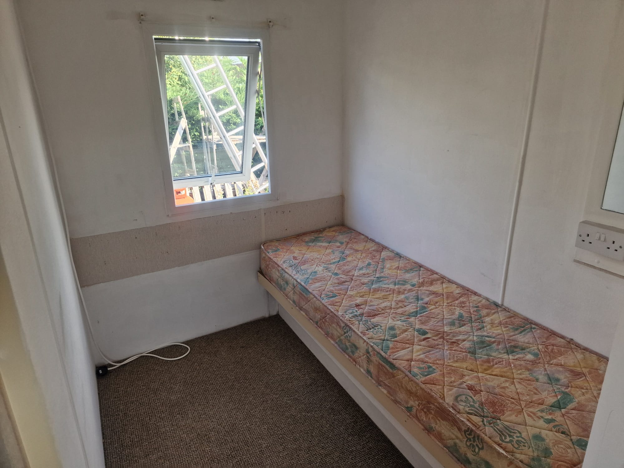 35' x 12' three bedroom with DG - Image 5