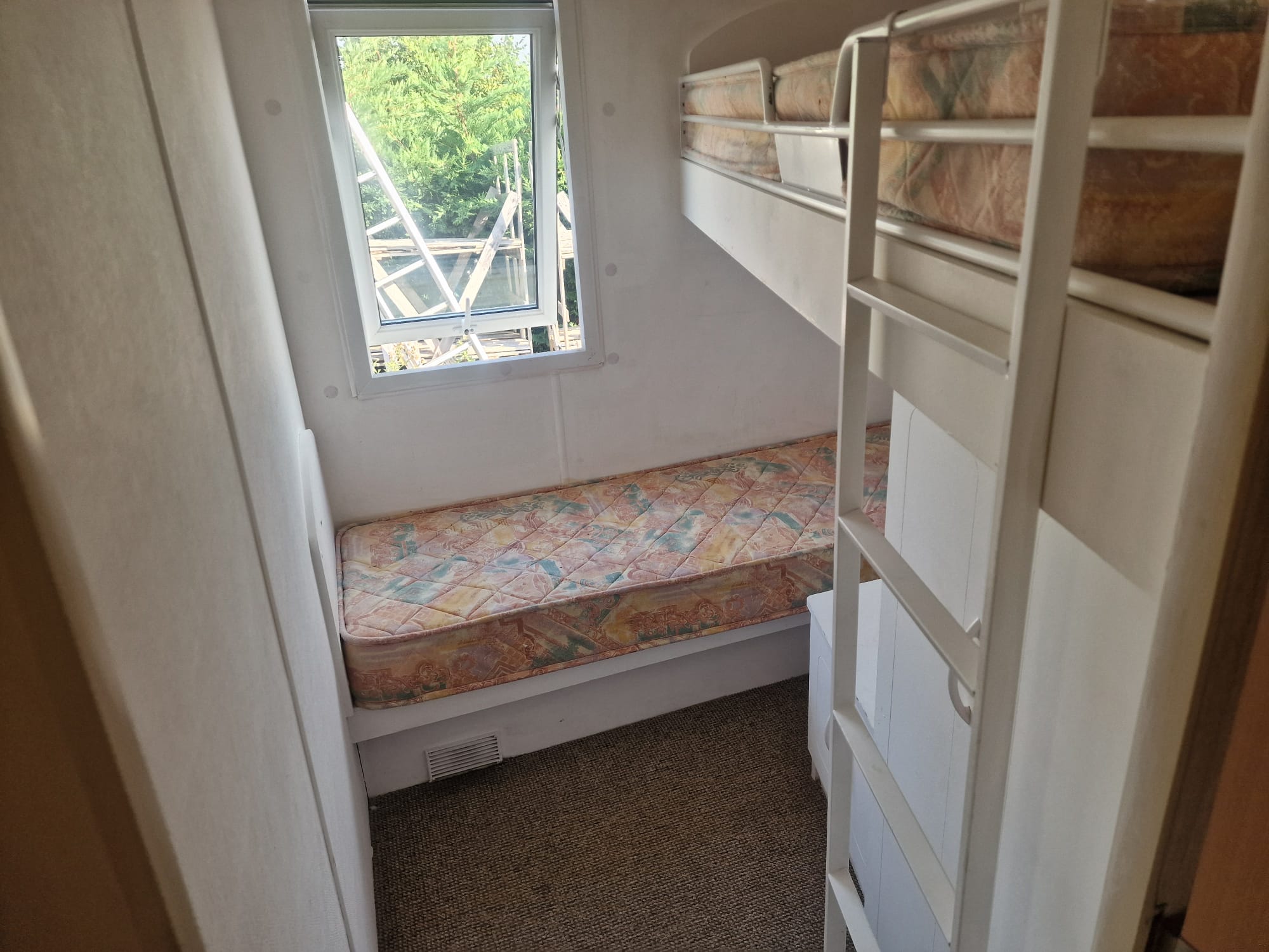 35' x 12' three bedroom with DG - Image 6