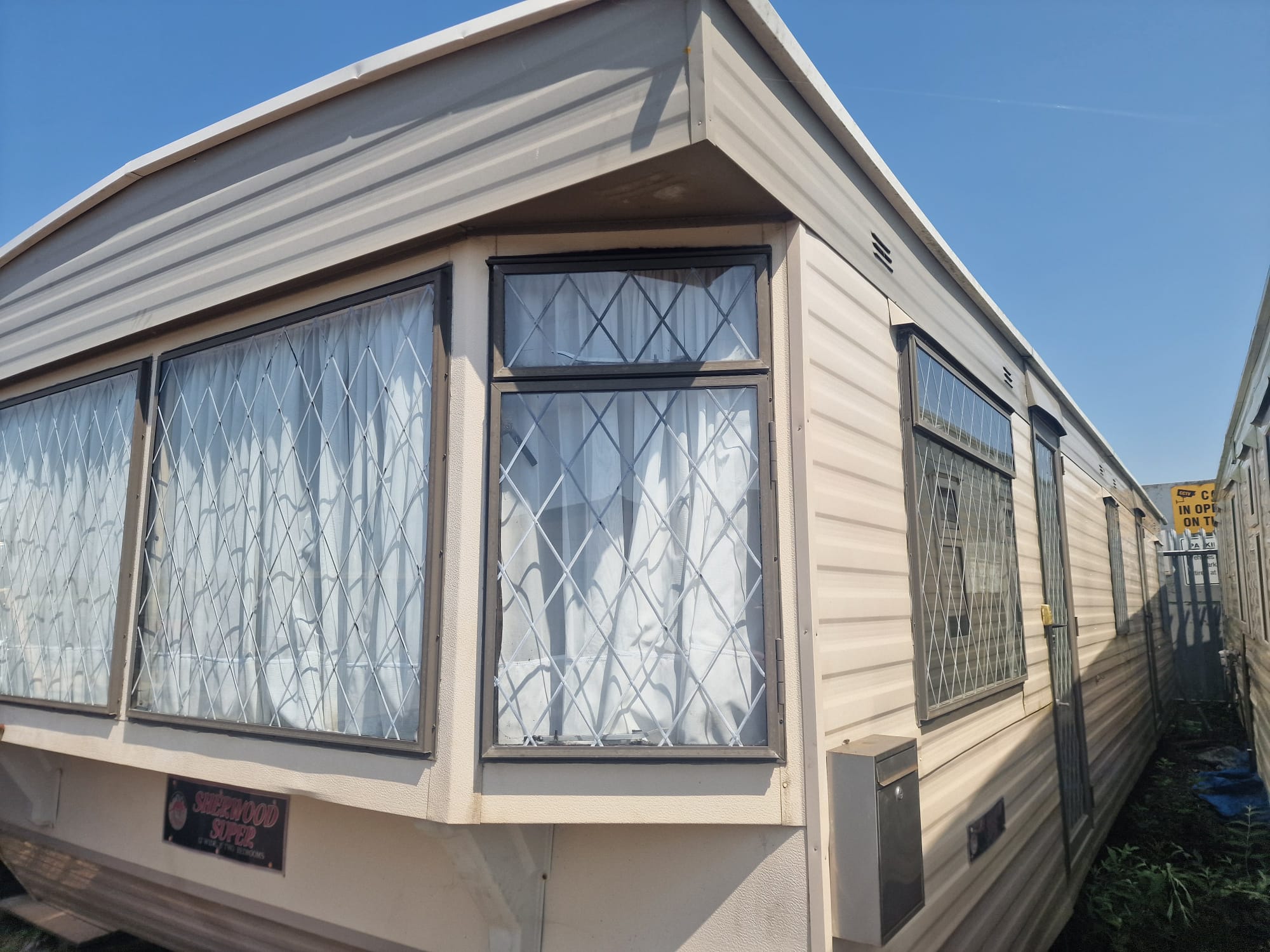 Sherwood Super 35' x 12' one bedroom
