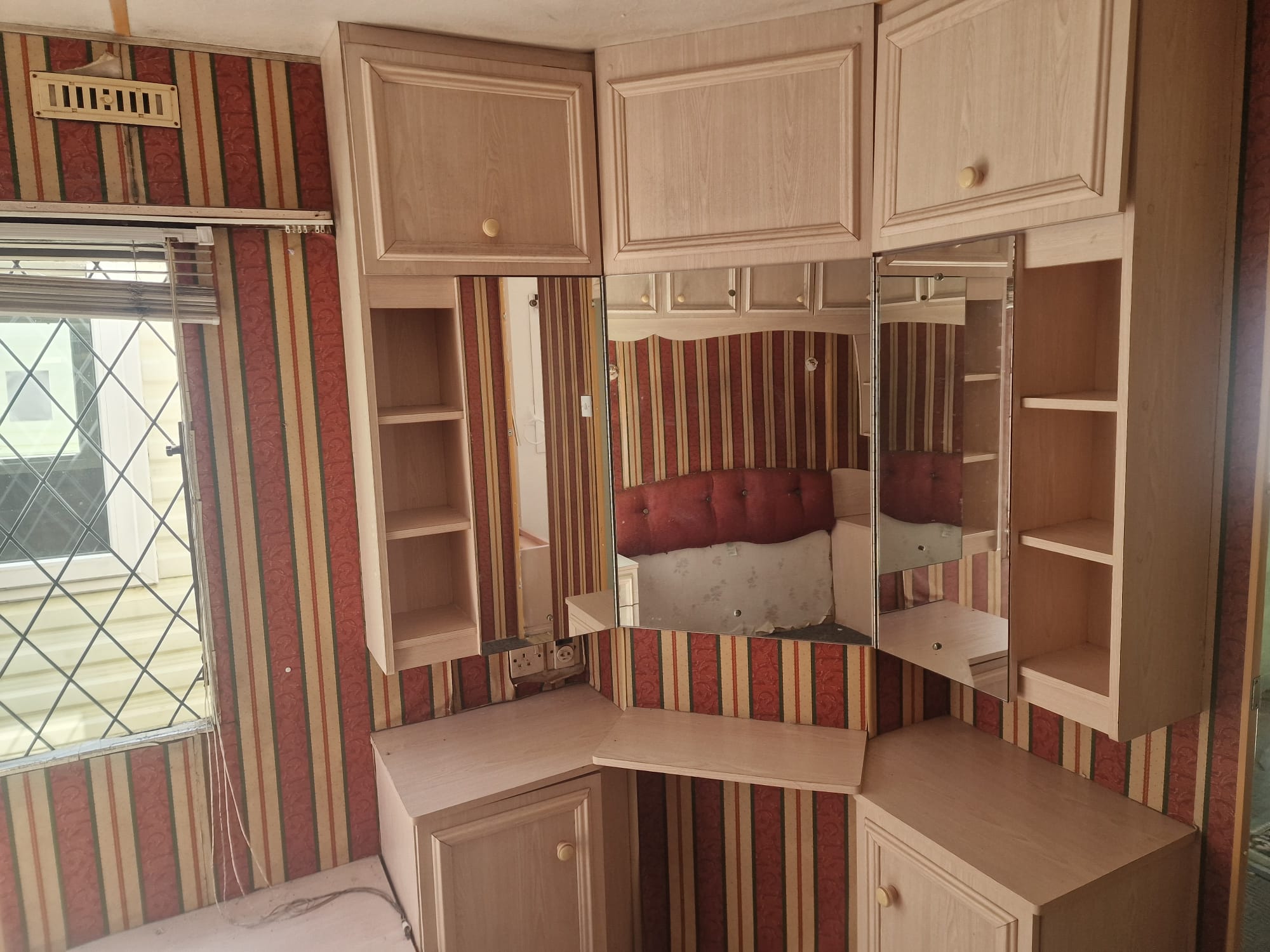 Sherwood Super 35' x 12' one bedroom - Image 2