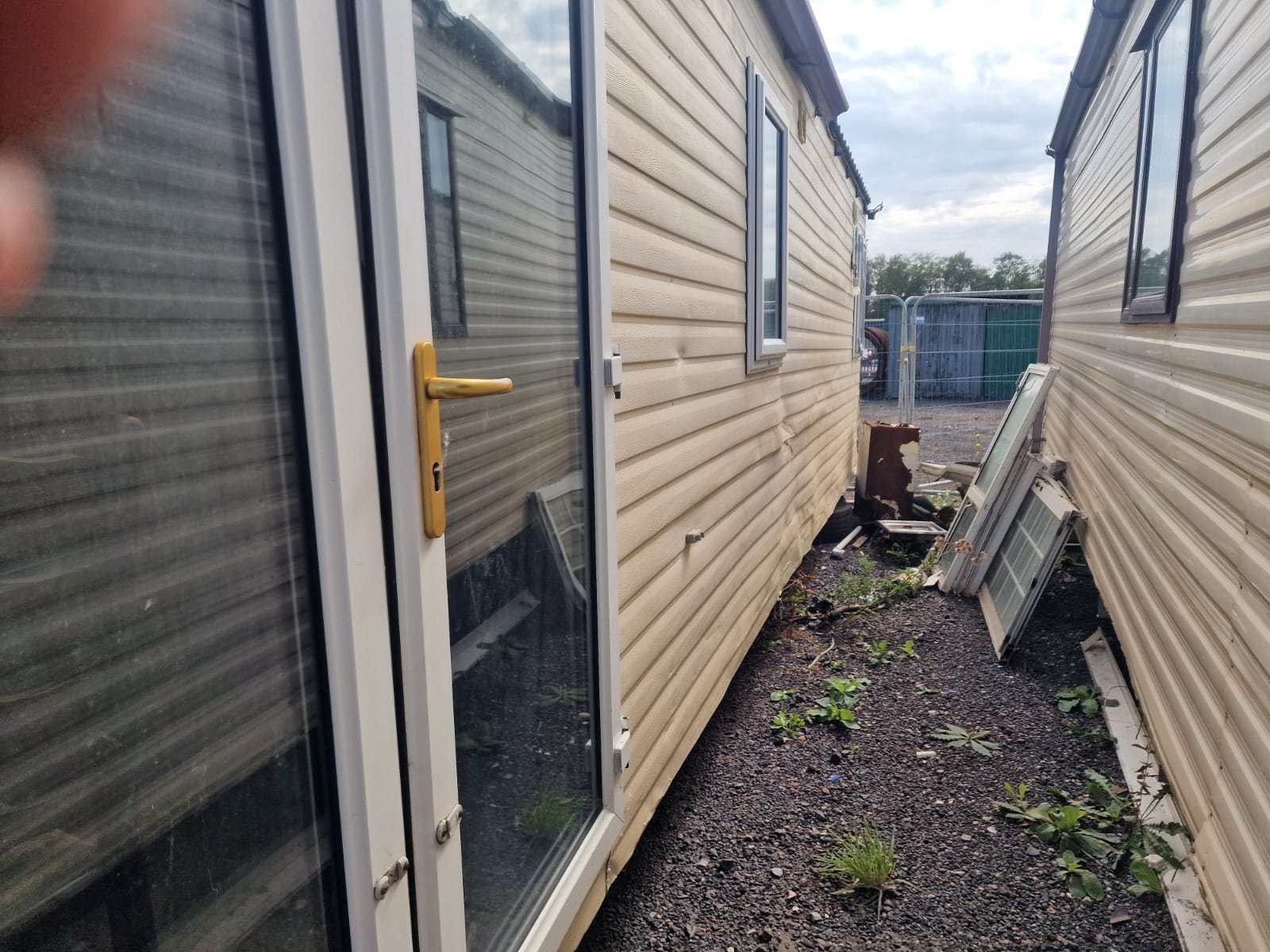 2017 ABI Beverley 37' x 12' full winter pack - needs work hence open to offers - Image 7
