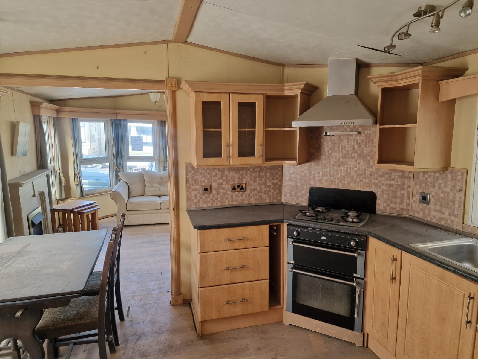 2017 ABI Beverley 37' x 12' full winter pack - needs work hence open to offers - Image 3