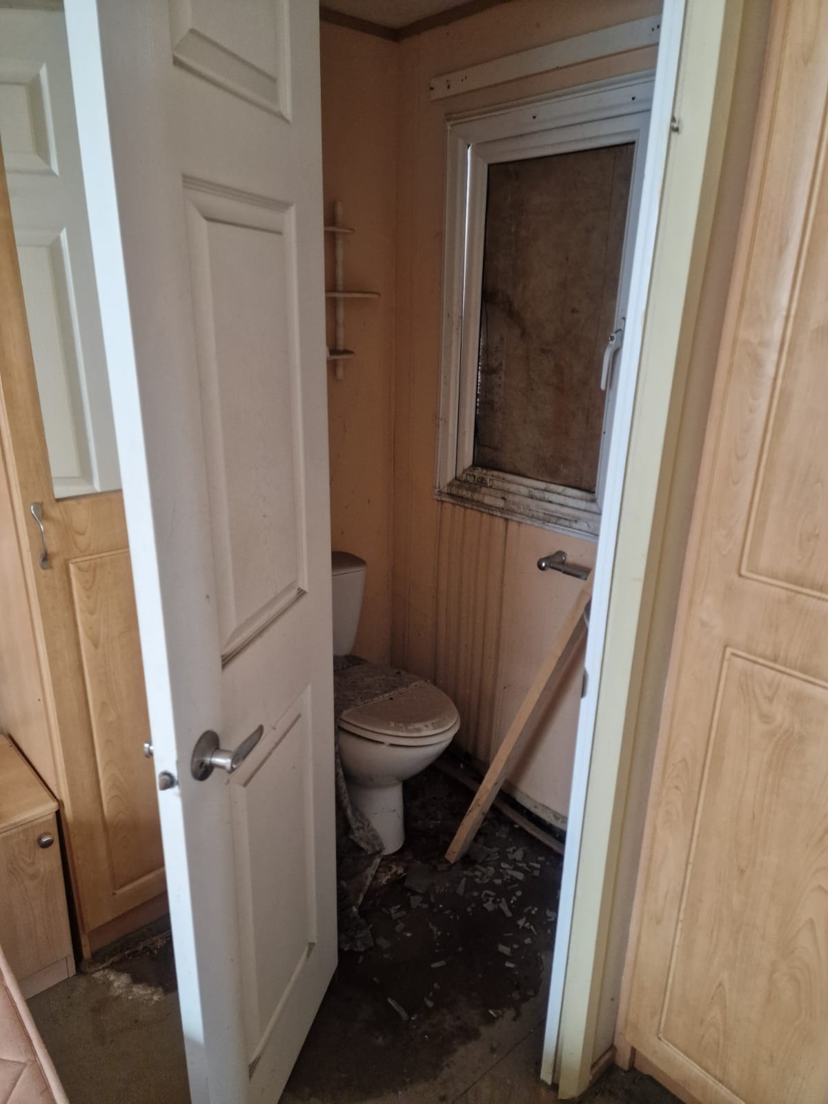 2017 ABI Beverley 37' x 12' full winter pack - needs work hence open to offers - Image 10
